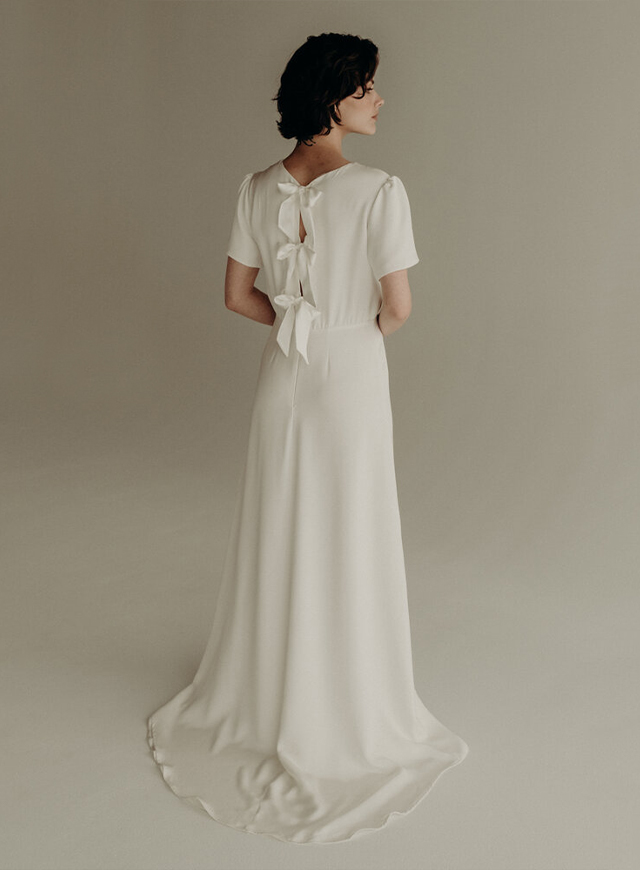 03 526 Olivia Lena Medoyeff ウエディングドレスショップ フィオーレビアンカ