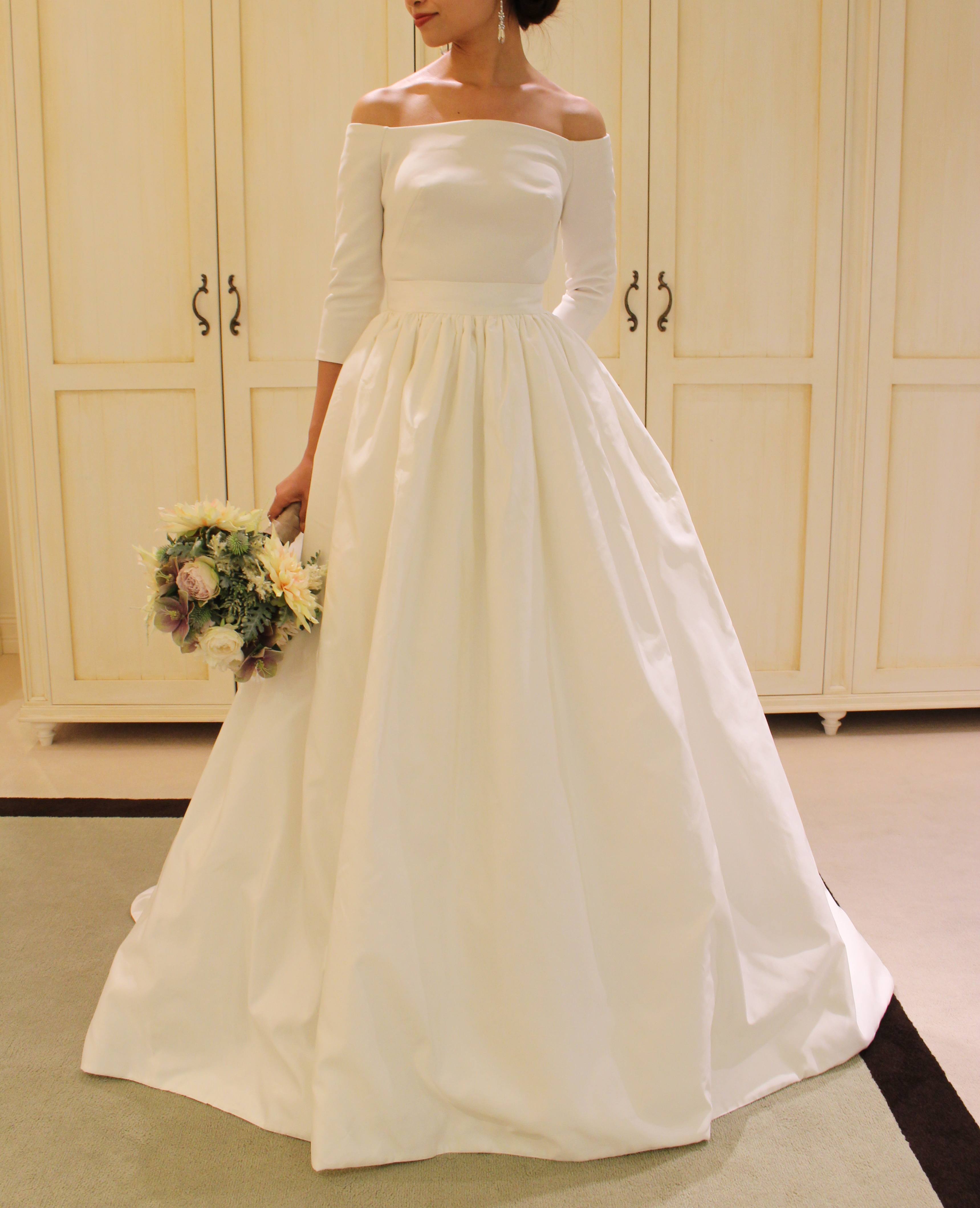 大人気のYolan Crisの新作ドレスでモードな花嫁様に| ブログ | Fiore 