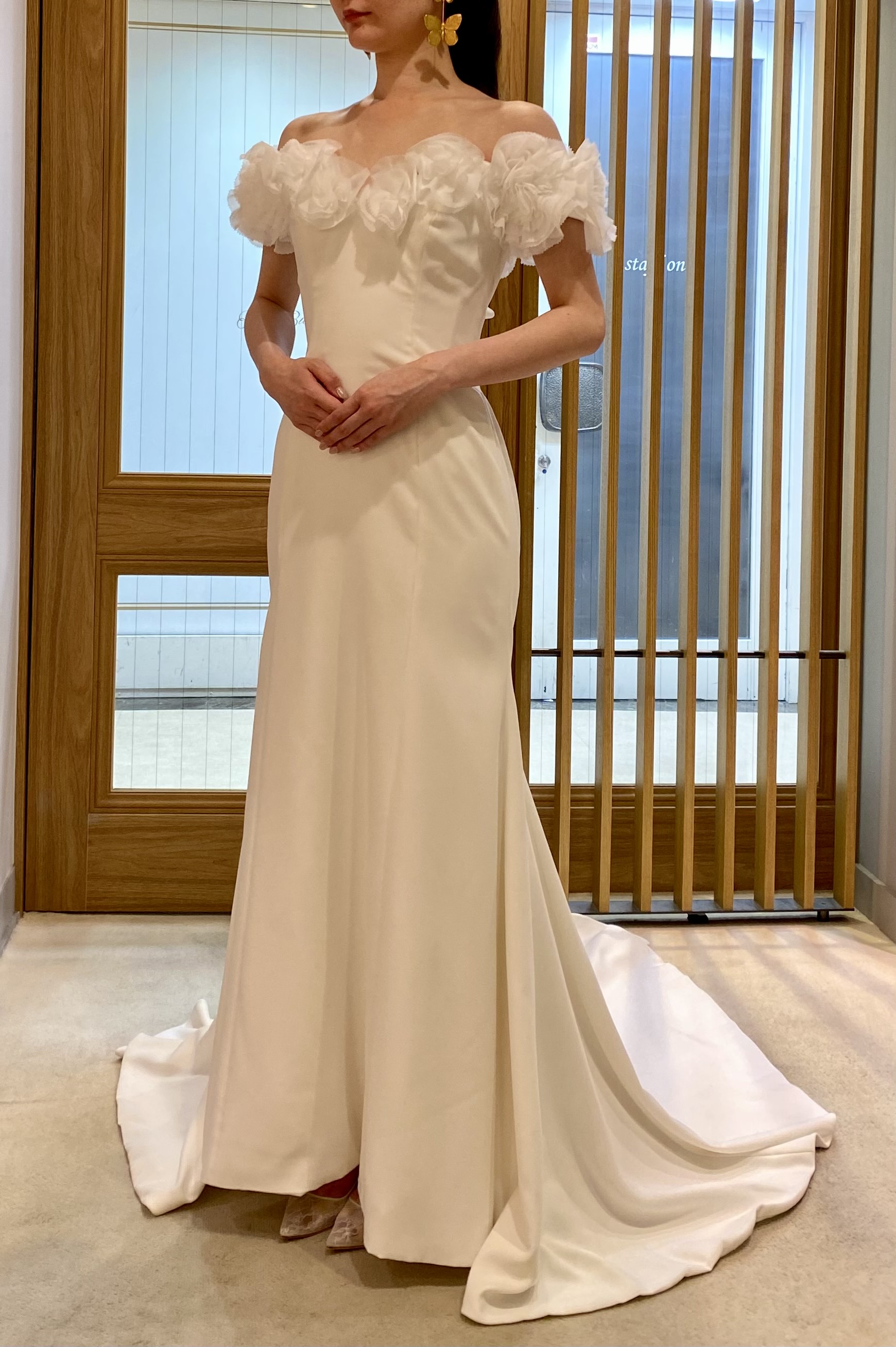 Wedding Dress ヴィクター アンド ロルフ マリアージュ　03-20581  VOLANT FLOWER MERMAID VIKTOR ＆ ROLF MARIAGE  ウェディングドレス　ソフトマーメイド