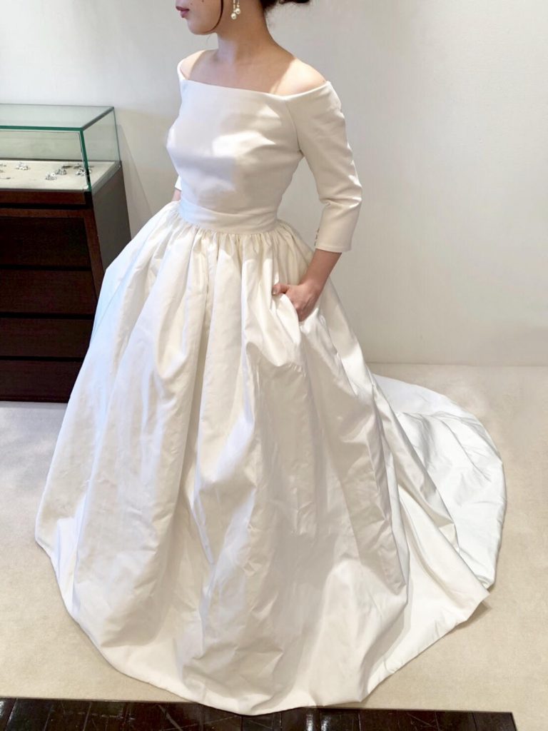 Yolan Cris(ヨーラン・クリス)のドレスで周りと差がつくおしゃれ花嫁様に