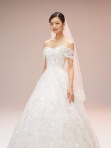 エスム　esum　ウェディングドレス　weddingdress 03-20572 Leonardo オフショルダー　レース　Aライン