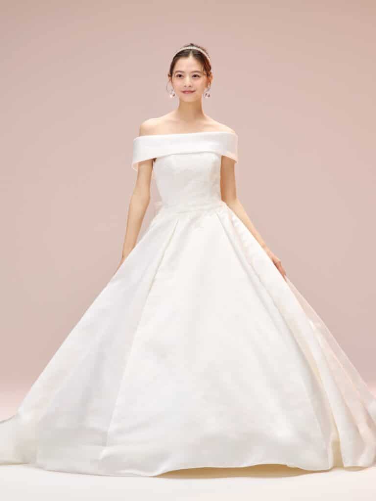 Agnew (アグニュー)　03-20893　エスム　esum ウェディングドレス　wedding dress weddingdress オフショルダー　ロングトレーン　クラシカルドレス　ロールカラー　ボウ　リボン　レーストレーン　レース