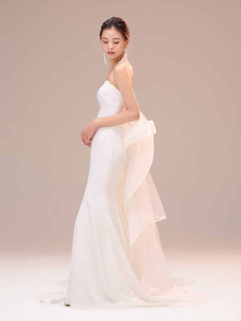 Darley ダーリー　esum エスム　ウェディングドレス　weddingdress wedding dress マーメイドライン　マーメイドドレス　オリジナルドレス　バックスタイル　バックリボン　リボン　ソフトマーメイド　レストランウェディング　少人数ウェディング　ホテルウェディング　クラシカル　モード　オーガンジー　チュール　リボン