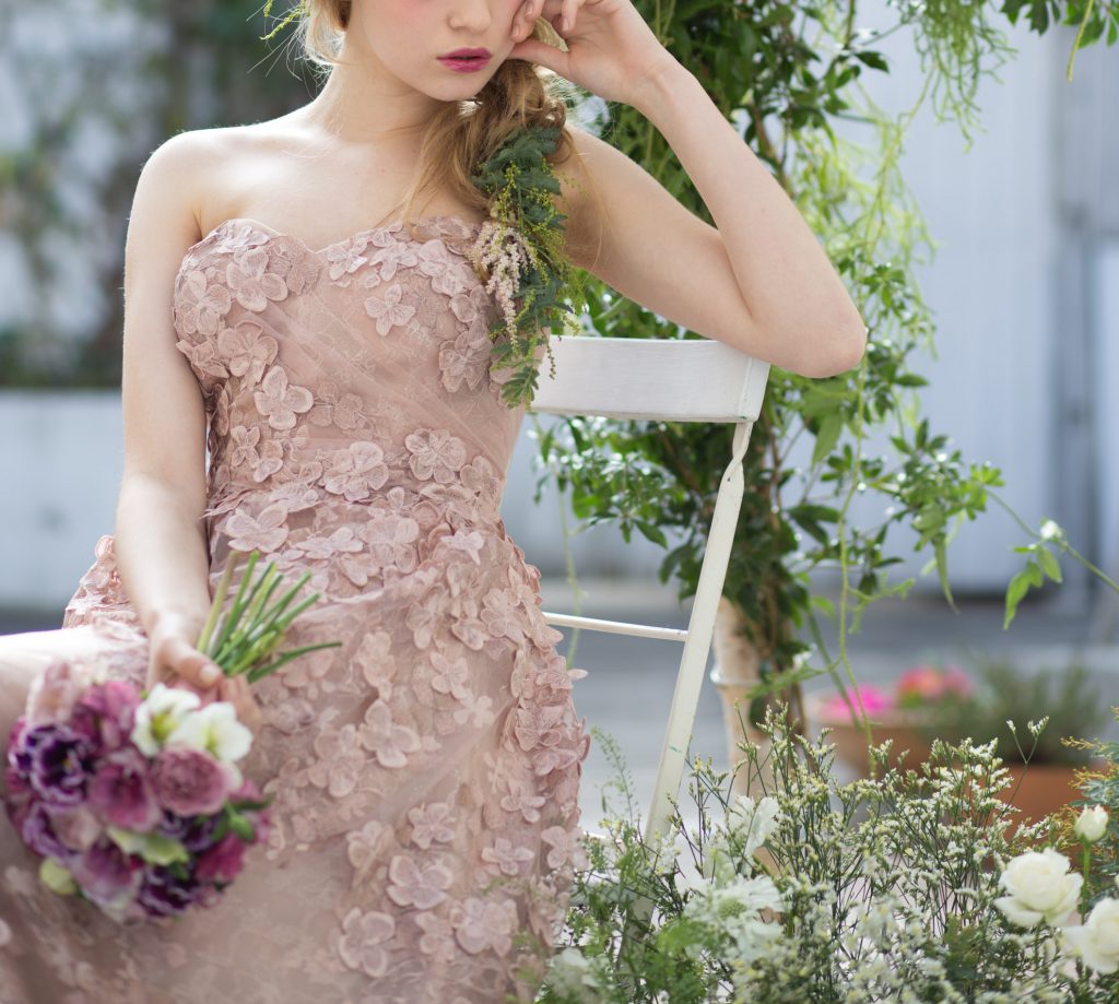 花嫁様の美しさを引き立てるYolan Cris(ヨーラン・クリス)のカラードレスをご紹介