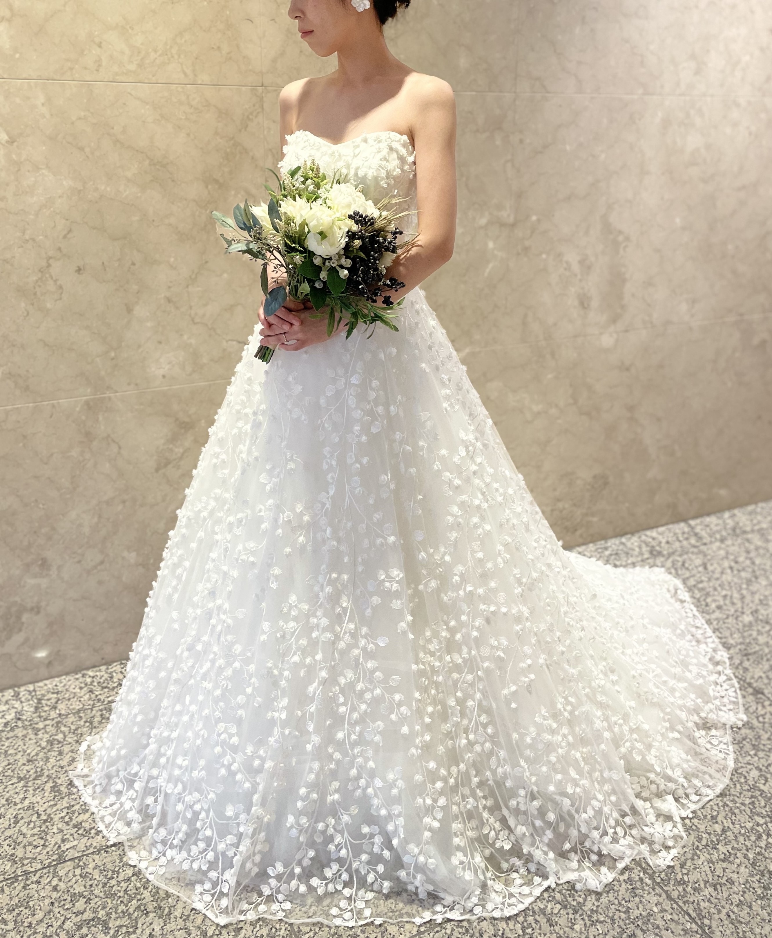 Nouvelle AMSALE　ヌーベルアムサーラ　フラワー刺繡　フラワーモチーフ　weddingdress  wedding Aライン　レース