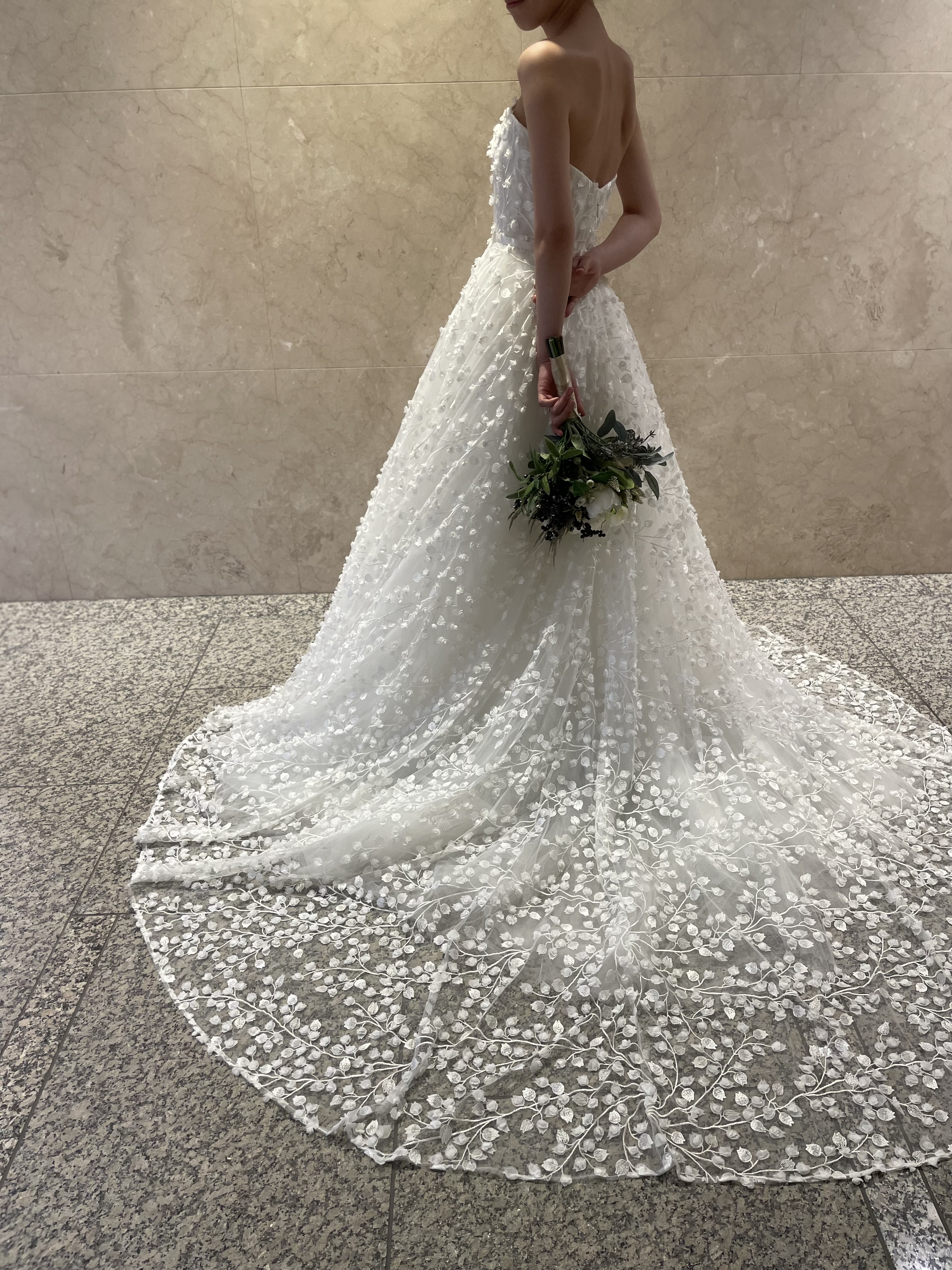 Nouvelle AMSALE　ヌーベルアムサーラ　フラワー刺繡　フラワーモチーフ　weddingdress  wedding Aライン　レース