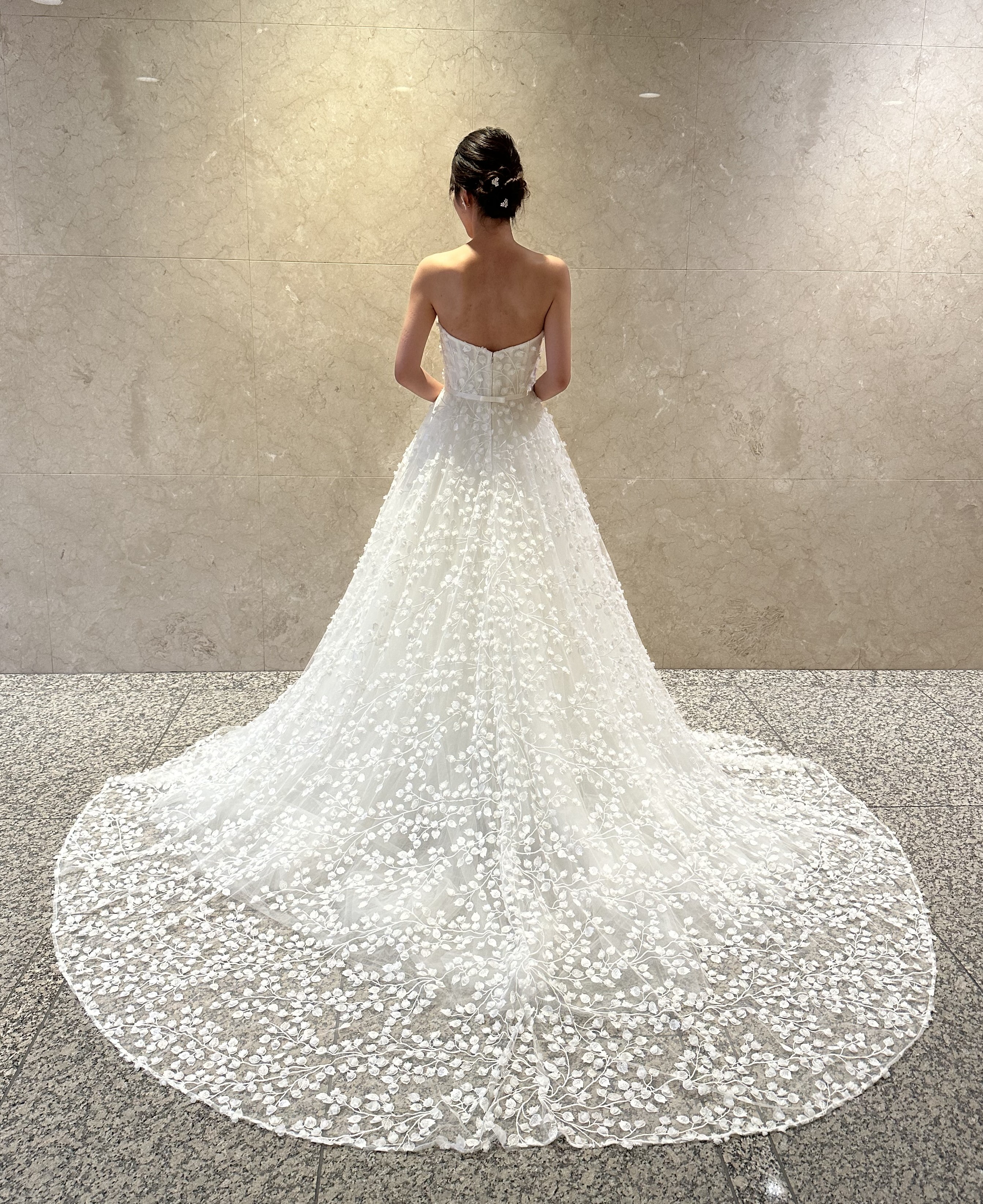 Nouvelle AMSALE　ヌーベルアムサーラ　フラワー刺繡　フラワーモチーフ　weddingdress  wedding Aライン　レース