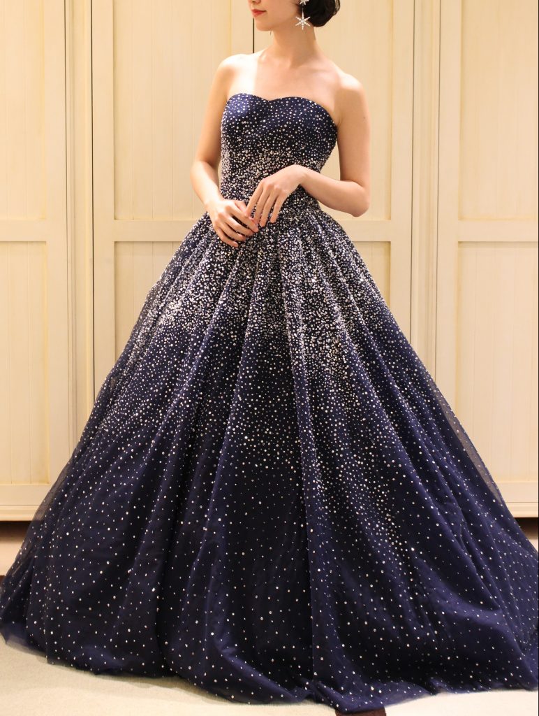 Fiore Biancaオリジナルのカラードレスでゲストの視線を独り占め