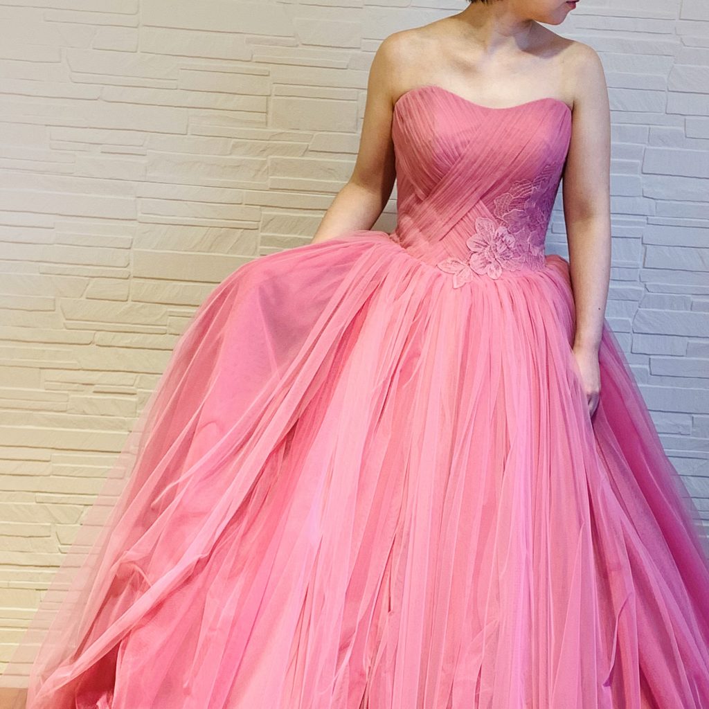 上品な印象のピンクのカラードレスで特別な1日を