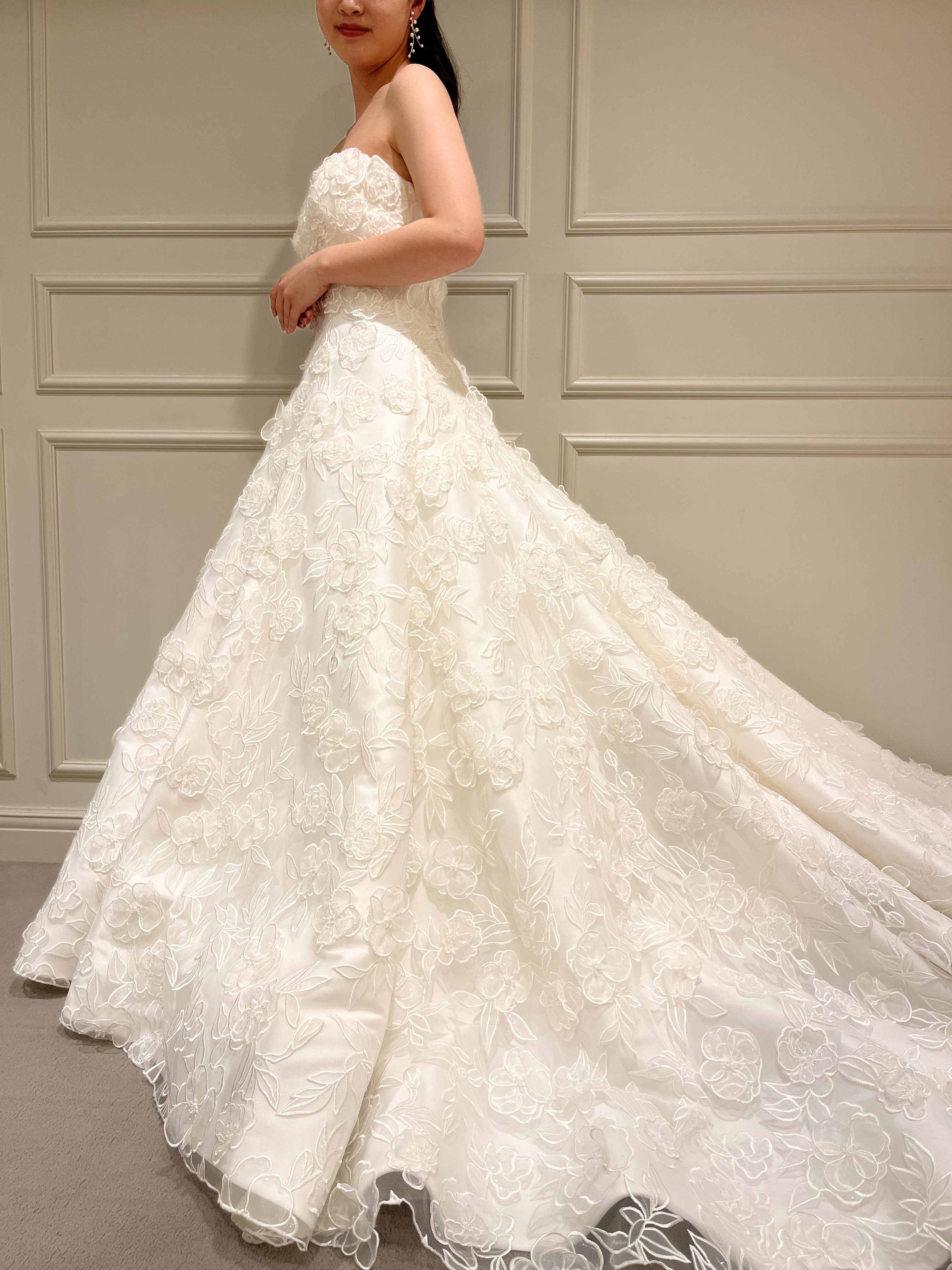 ANNE BARGE 　OLYMPIA　アンバルジ　Wedding Dress　ウェディングドレス　フラワーモチーフ