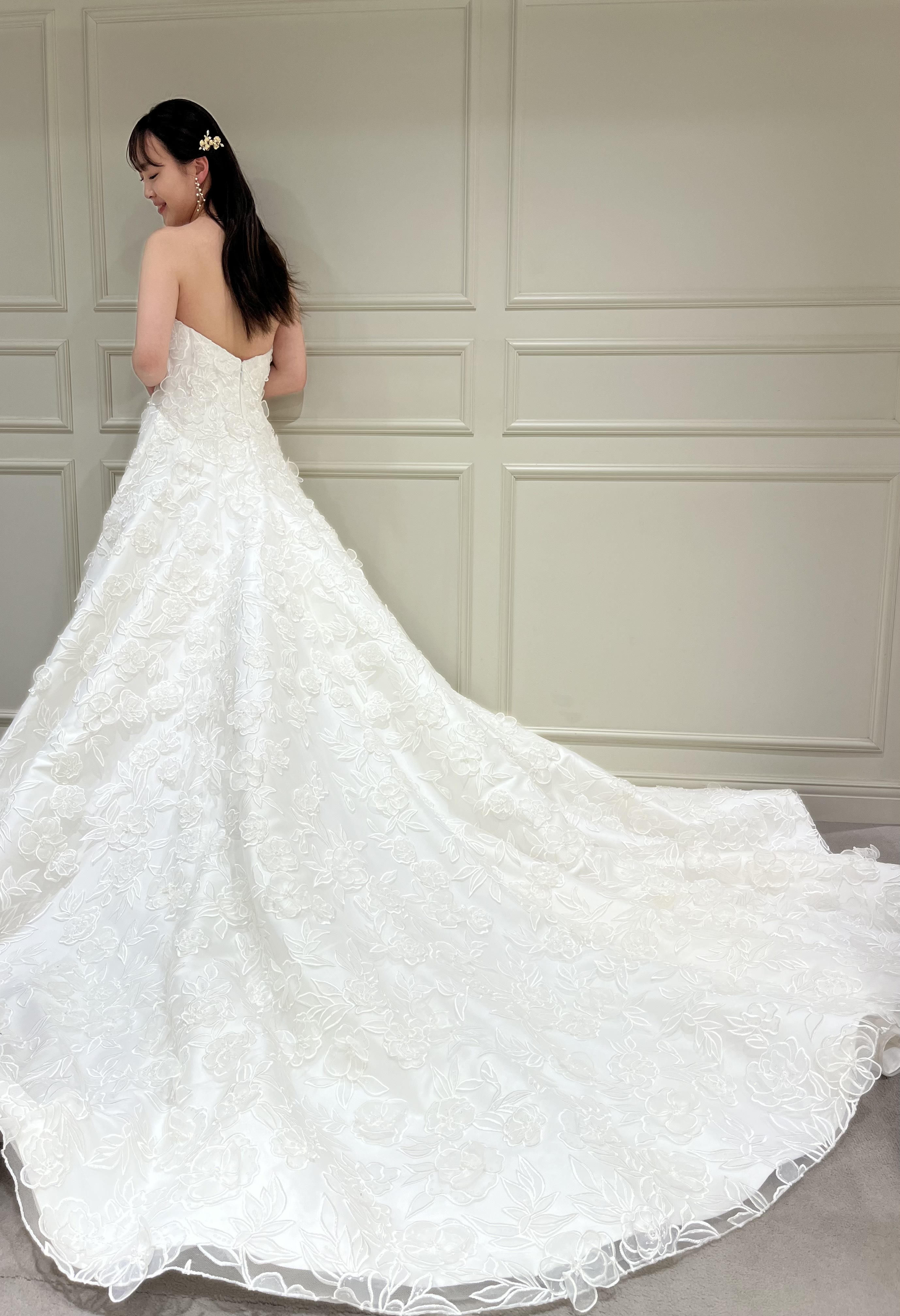 ANNE BARGE OLYMPIA　アンバルジ　オリンピア　Wedding Dress ウェディングドレス　フラワーモチーフ