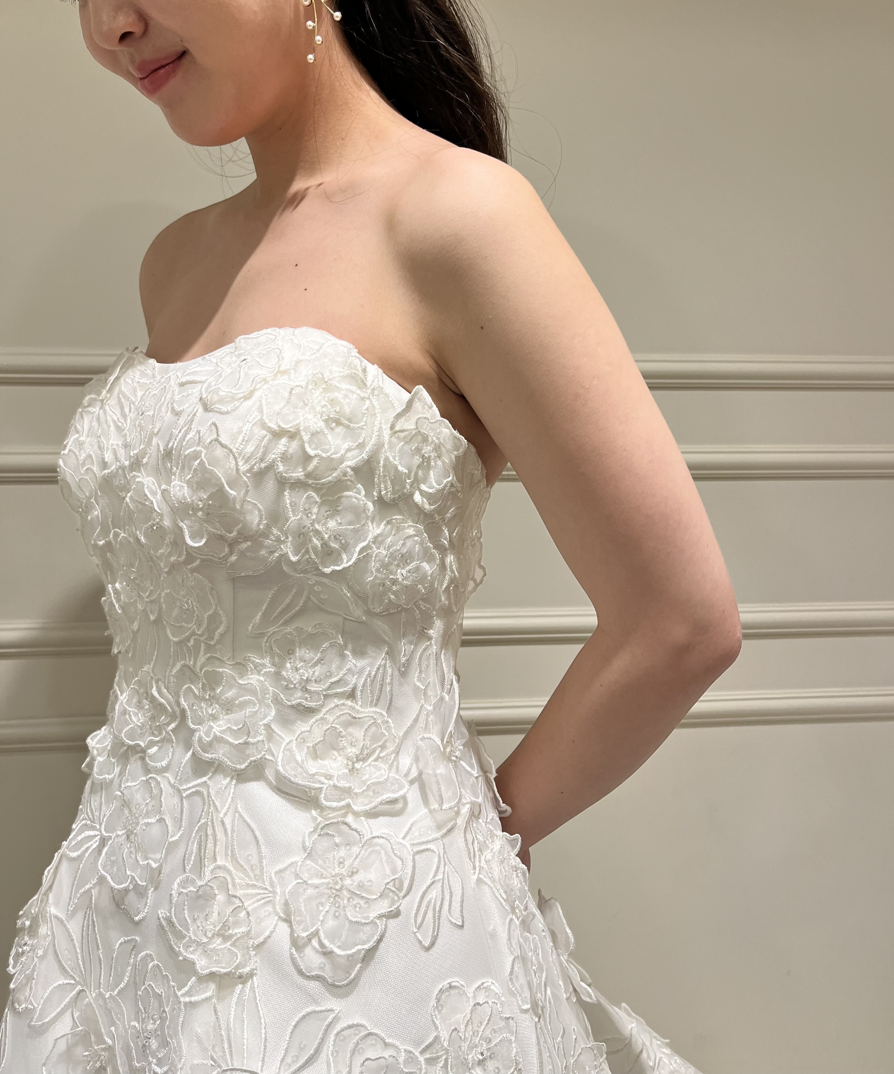 ANNE BARGE 　OLYMPIA　アンバルジ　Wedding Dress　ウェディングドレス　フラワーモチーフ