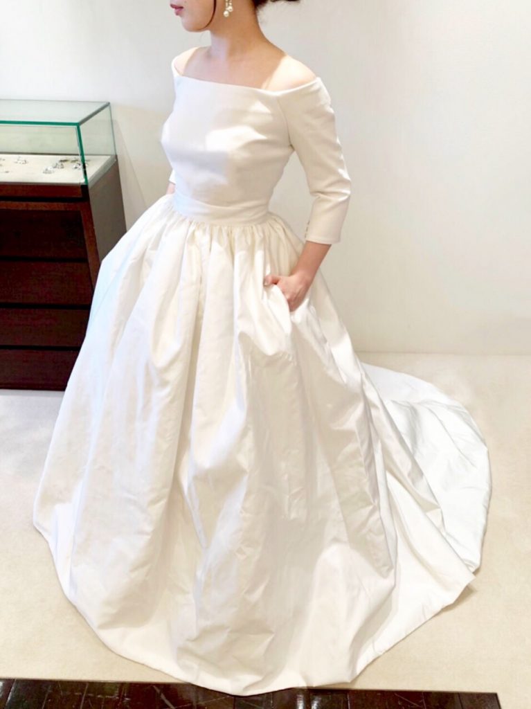 Yolan Cris(ヨーラン・クリス)のドレスで周りと差がつくおしゃれ花嫁様 