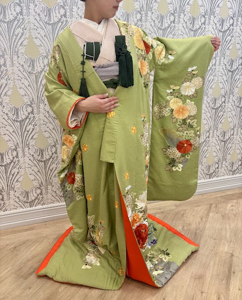 和装スタイリングのご紹介＝モダンで華やかな緑の色打掛＝